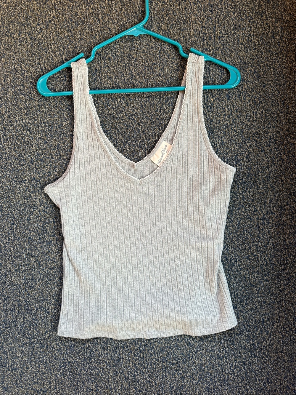 Universal Thread Ribbed V-Neck Tank Top - Light Gray